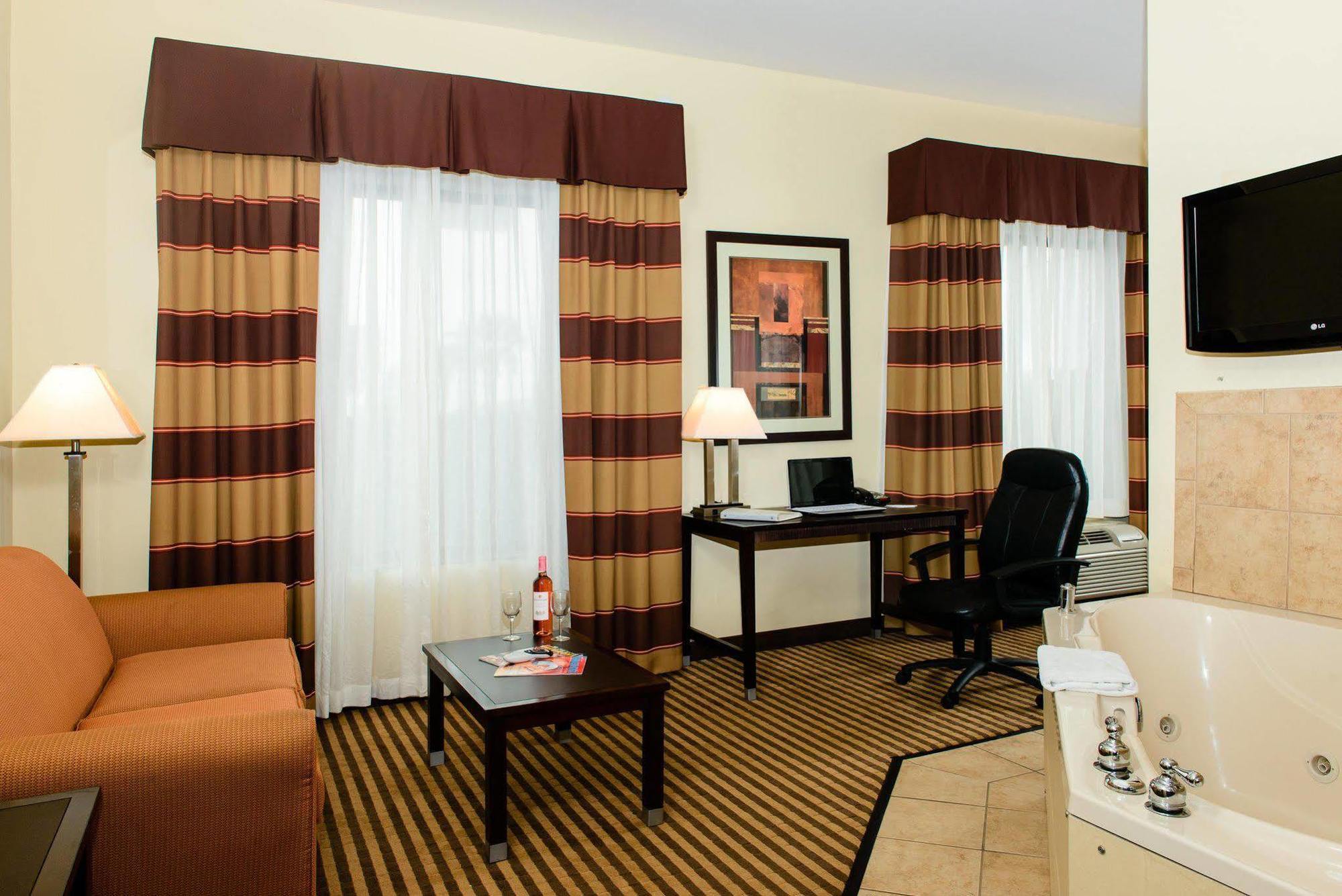 Hampton Inn & Suites Port Arthur Exterior photo
